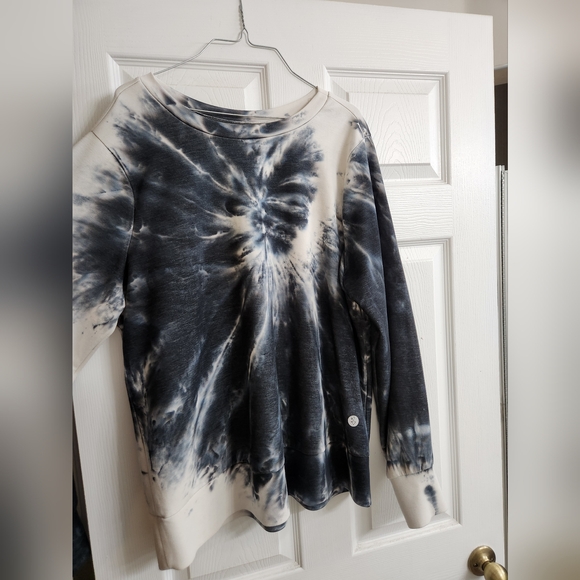 Torrid Tye-Dye Long Sleeve - Picture 1 of 5